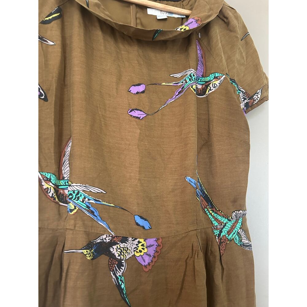 Boden Hummingbird Print Silk Blend RollCollar earthy whimsical retro elevated - Picture 4 of 16